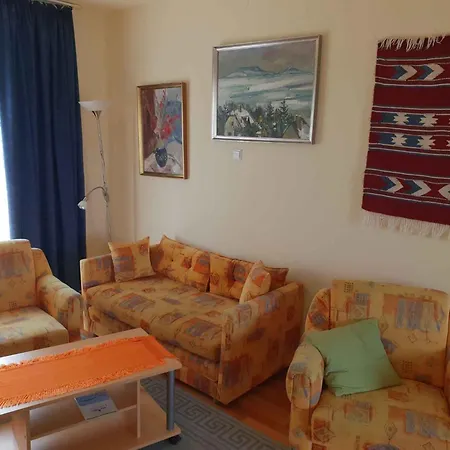 25 Apartman *