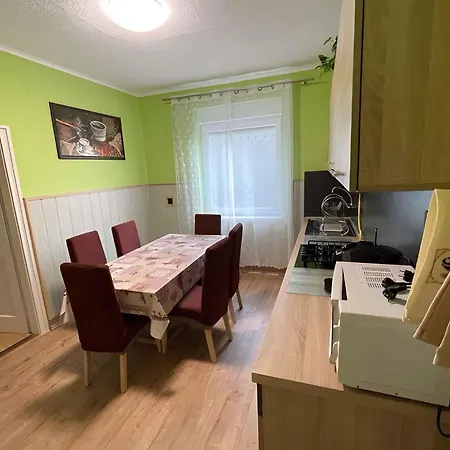 25 Apartman *